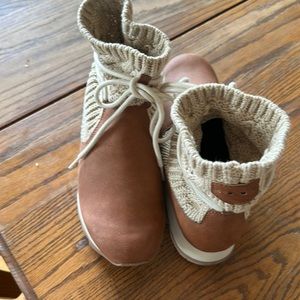 Merrill booty shoes never ever worn!  With a knitted top for a cute new look